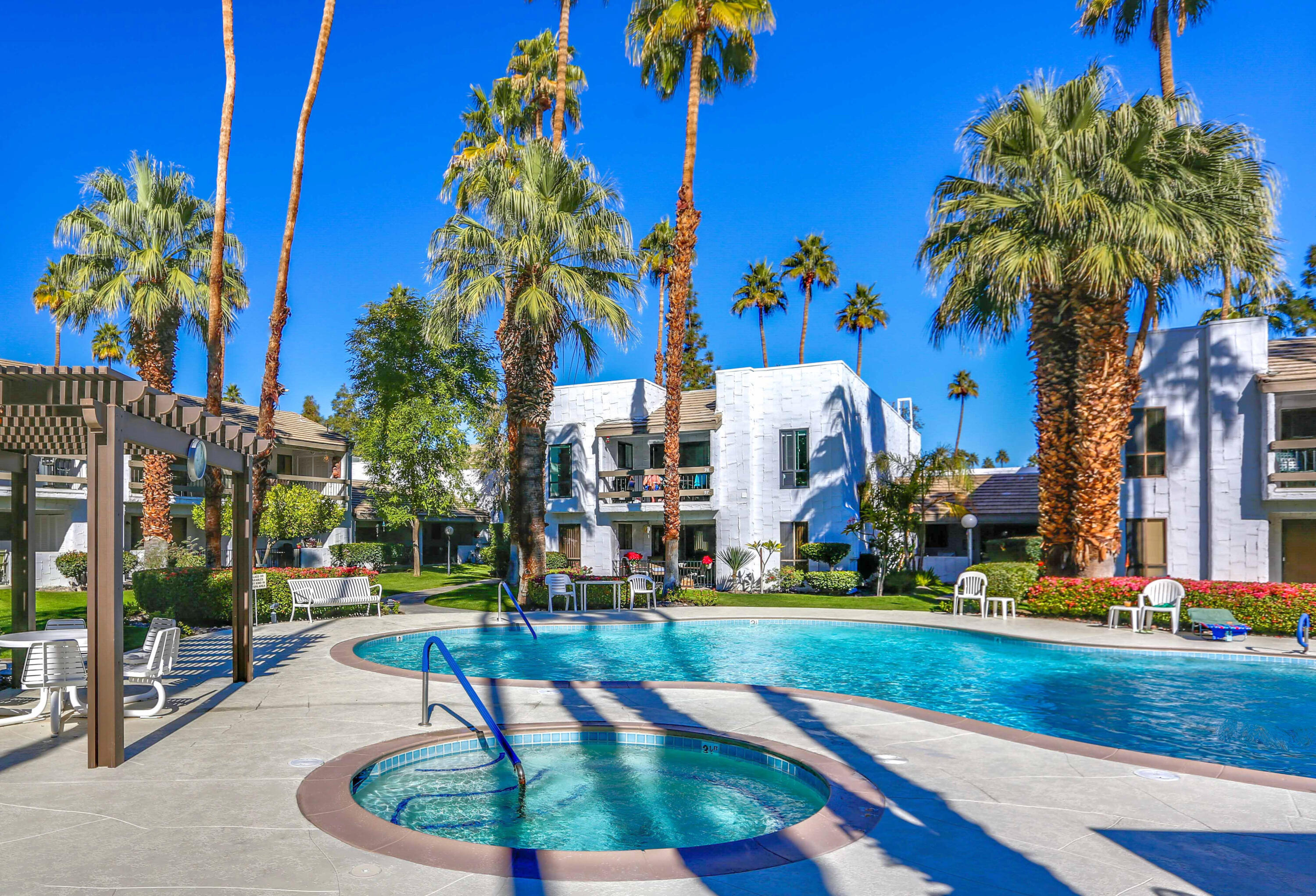 Condominium, 5225 Waverly dr, Palm Springs, CA 92264 - 1