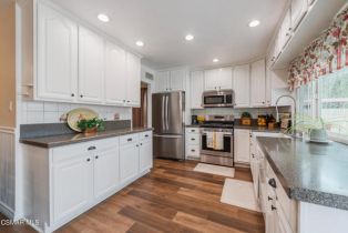 Single Family Residence, 2705 Broadmoor ave, Simi Valley, CA 93065 - 14