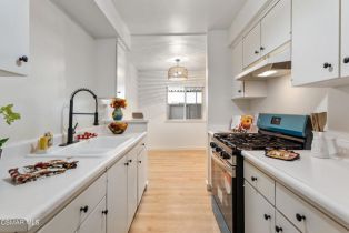 Condominium, 22050 Calvert st, Woodland Hills, CA 91367 - 11