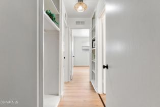 Condominium, 22050 Calvert st, Woodland Hills, CA 91367 - 13