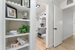 Condominium, 22050 Calvert st, Woodland Hills, CA 91367 - 14