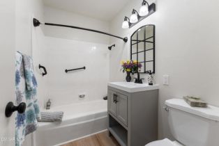 Condominium, 22050 Calvert st, Woodland Hills, CA 91367 - 15