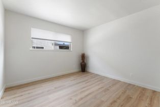 Condominium, 22050 Calvert st, Woodland Hills, CA 91367 - 16