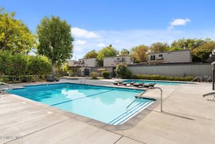 Condominium, 22050 Calvert st, Woodland Hills, CA 91367 - 21