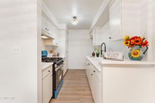 Condominium, 22050 Calvert st, Woodland Hills, CA 91367 - 8