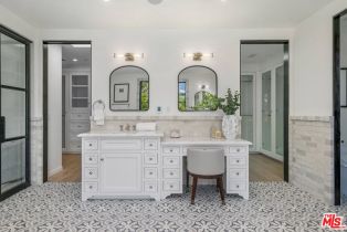 Single Family Residence, 15319 Earlham st, Pacific Palisades, CA 90272 - 28