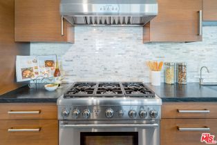 Condominium, 17352 Sunset blvd, Pacific Palisades, CA 90272 - 9