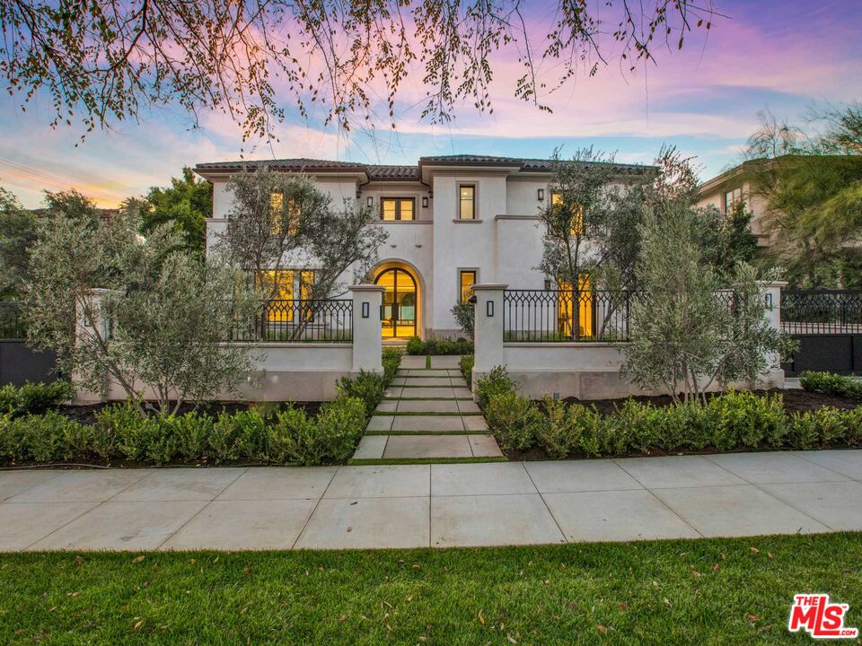 Single Family Residence, 509 N Elm Dr Beverly Hills, CA 90210