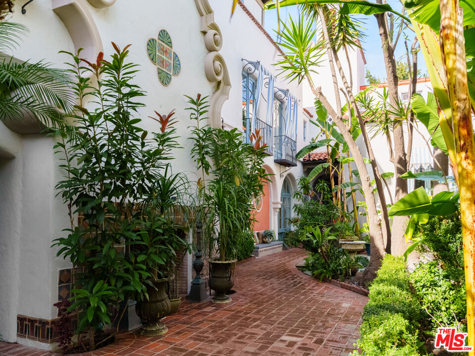 Residential Income, 8225 Fountain ave, West Hollywood , CA 90046 - 1