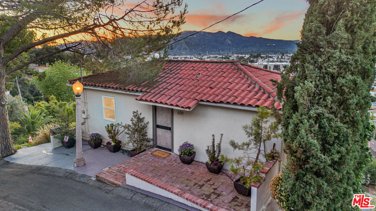 Single Family Residence, 639 Alta Vista dr, Glendale, CA 91205 - 1