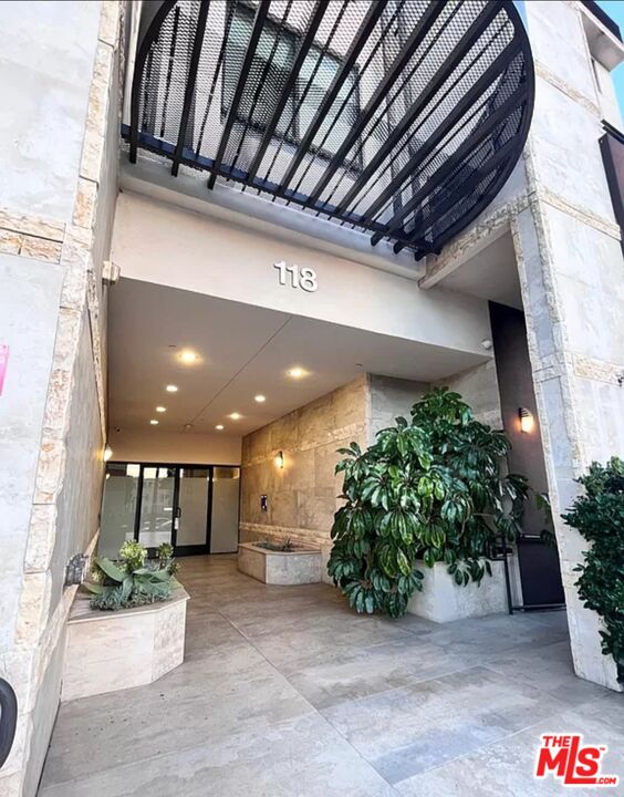 Condominium, 118 Kenwood st, Glendale, CA 91205 - 1