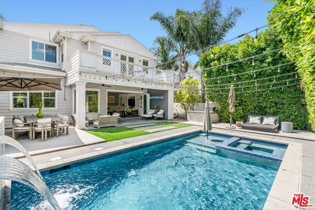 , 5002 Noble ave, Sherman Oaks, CA 91403 - 1