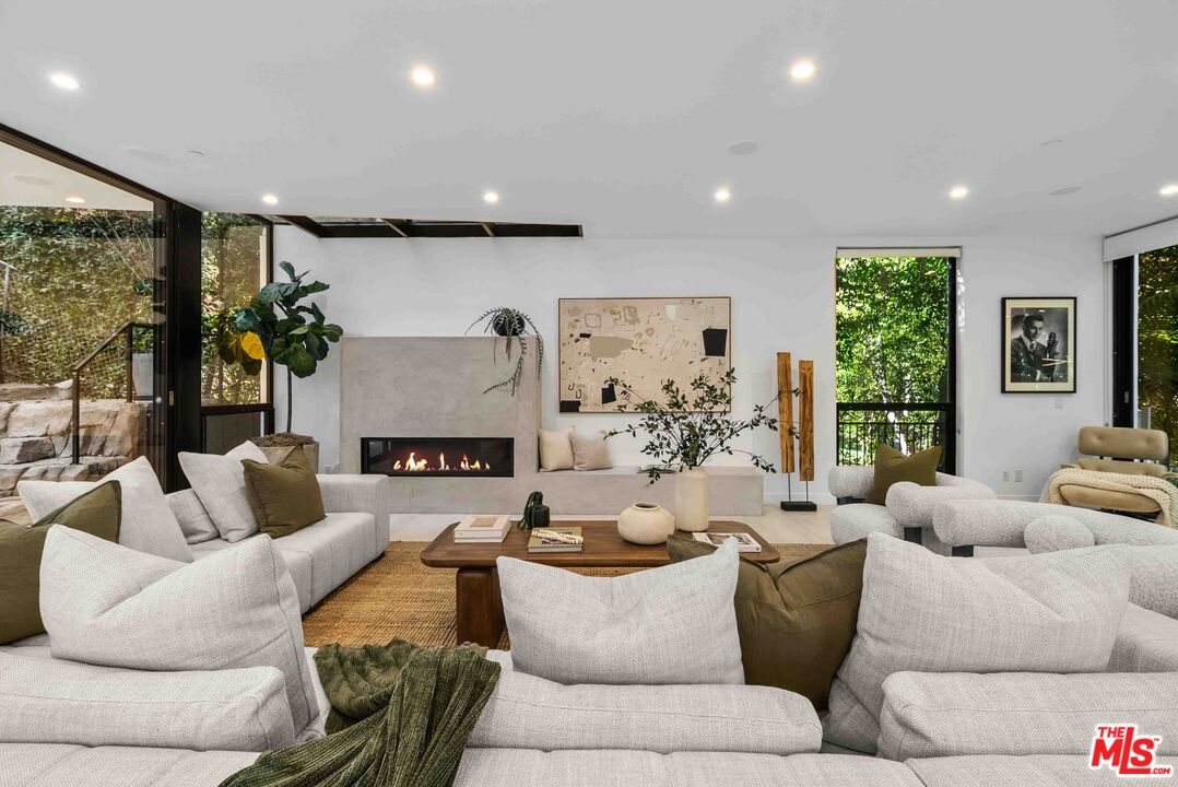 Single Family Residence, 4000 Stansbury ave, Sherman Oaks, CA 91423 - 1