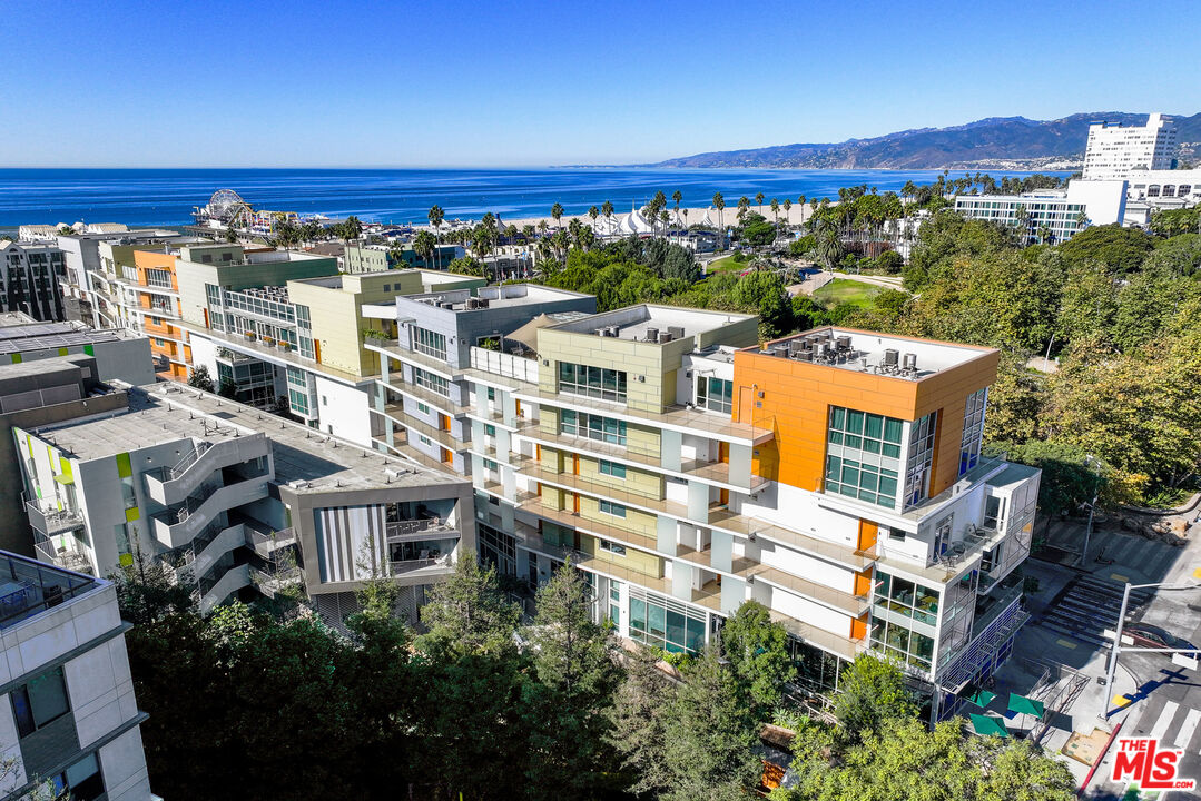 Condominium, 1705 Ocean ave, Santa Monica, CA 90401 - 1