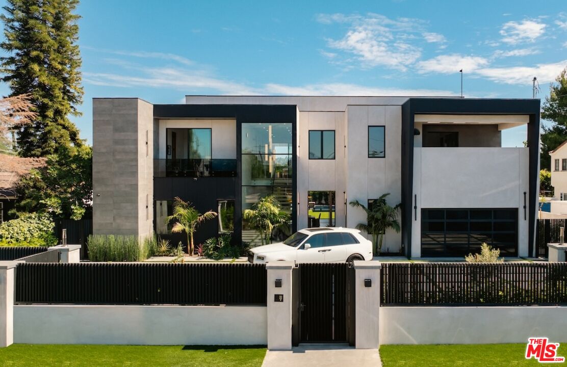 Single Family Residence, 13016 Chandler blvd, Sherman Oaks, CA 91401 - 1