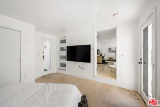 , 117 Channel rd, Santa Monica, CA 90402 - 9