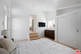 , 117 Channel rd, Santa Monica, CA 90402 - 3