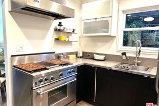 Single Family Residence, 2429 Mckinley ave, Venice, CA 90291 - 4