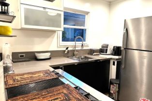 Single Family Residence, 2429 Mckinley ave, Venice, CA 90291 - 5