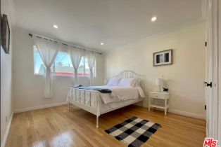 , 1033 20th, Santa Monica, CA 90403 - 3