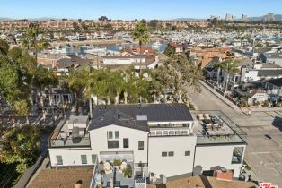 Single Family Residence, 121 Emerald ave, Newport Beach, CA 92662 - 45