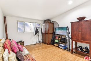 Single Family Residence, 19716 Wells dr, Woodland Hills, CA 91364 - 23