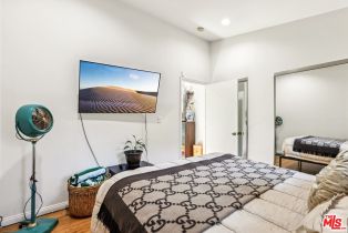 Single Family Residence, 19716 Wells dr, Woodland Hills, CA 91364 - 32