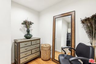 Single Family Residence, 19716 Wells dr, Woodland Hills, CA 91364 - 16