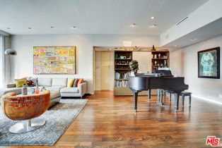 , 1100 Alta Loma rd, West Hollywood , CA 90069 - 4