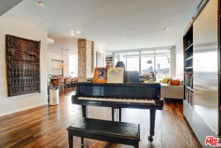 , 1100 Alta Loma rd, West Hollywood , CA 90069 - 3