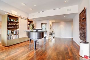 , 1100 Alta Loma rd, West Hollywood , CA 90069 - 2