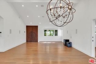 Single Family Residence, 18243 Rancho st, Tarzana, CA 91356 - 35