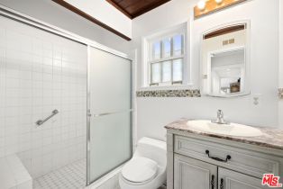 , 23522 Victory blvd, Woodland Hills, CA 91367 - 7