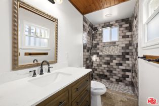 , 23522 Victory blvd, Woodland Hills, CA 91367 - 5