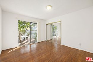 , 23522 Victory blvd, Woodland Hills, CA 91367 - 6