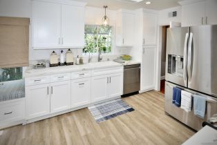 , 529 Fern gln, La Jolla, CA 92037 - 6