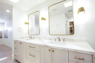 , 8121 Camino Del Sol, La Jolla, CA 92037 - 17