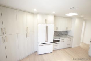 , 8121 Camino Del Sol, La Jolla, CA 92037 - 5