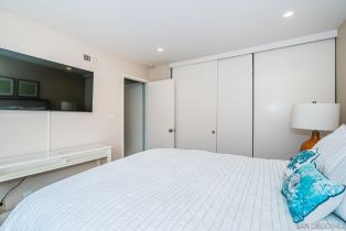 , 901 Caminito Madrigal, Carlsbad, CA 92011 - 19