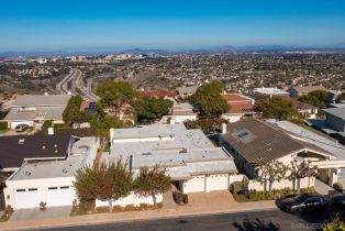 , 6643 Caminito Hermitage, La Jolla, CA 92037 - 22