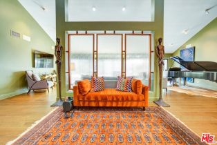 Single Family Residence, 4822 Queen Victoria rd, Woodland Hills, CA 91364 - 5