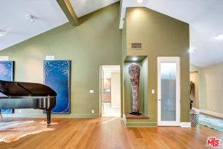 Single Family Residence, 4822 Queen Victoria rd, Woodland Hills, CA 91364 - 6