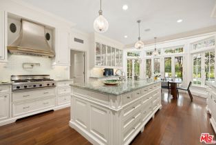 Single Family Residence, 10301 Strathmore dr, Westwood, CA 90024 - 9