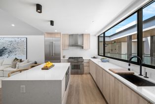 , 153 San Vicente blvd, Santa Monica, CA 90402 - 7