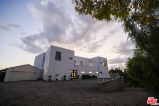 Single Family Residence, 5900 Winnetka ave, Woodland Hills, CA 91367 - 2