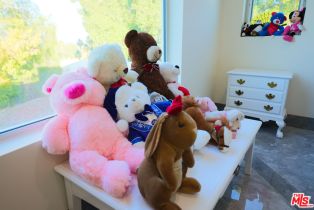 Single Family Residence, 5900 Winnetka ave, Woodland Hills, CA 91367 - 28