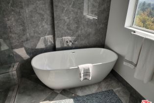 Single Family Residence, 5900 Winnetka ave, Woodland Hills, CA 91367 - 70