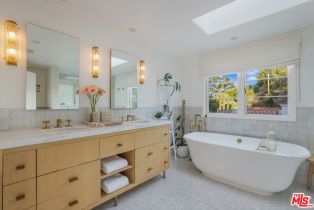 Single Family Residence, 3646 Sunswept dr, Studio City, CA 91604 - 13