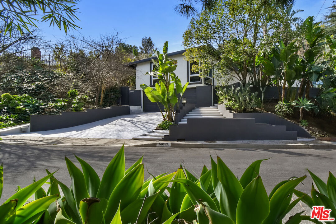 Single Family Residence, 14892 Jadestone dr, Sherman Oaks, CA 91403 - 1