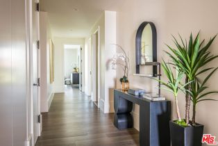 Condominium, 8420 Sunset blvd, West Hollywood , CA 90069 - 5